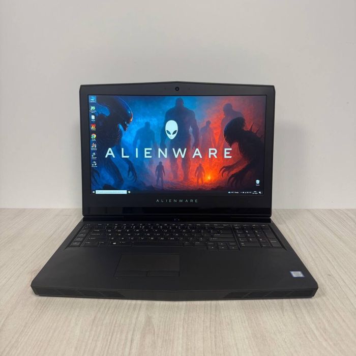 Ігровий ноутбук Dell Alienware 17 R4 / 17,3" (1920x1080) IPS / Intel Core i7-7820HK (4 (8) ядра по 2,9 - 3,9 ГГц) / 16 ГБ DDR4 / 512 ГБ SSD / nVidia GeForce GTX 1080, 8 ГБ GDDR5X, 256-біт / WebCam б/в - зображення 2