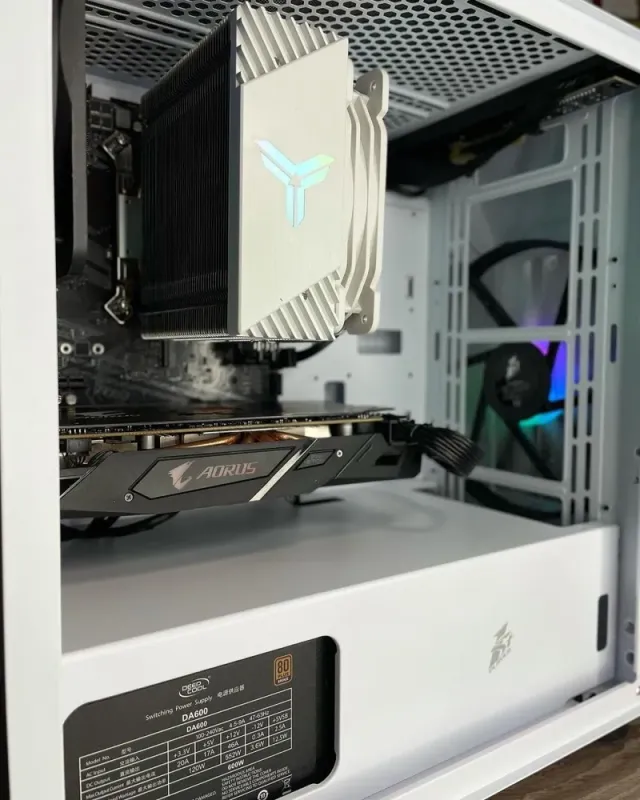 Игровой ПК 1Stplayer D3-A-G7-MAX-WH Tower / AMD Ryzen 7 1700 (8 (16) ядер по 3.0-3.7 GHz) / 16 GB DDR4 / 80 GB SSD / Gigabyte Radeon RX 570 Aorus, 4 GB GDDR5, 256-bit / 600W б/в - зображення 6