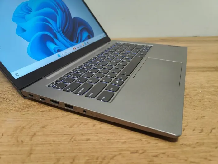 Ультрабук Lenovo ThinkBook 14 G2 / 14" (1920x1080) IPS / Intel Core i5-1135G7 (4 (8) ядра по 2.4 - 4.2 GHz) / 8 GB DDR4 / 256 GB SSD / Intel Iris Xe Graphics / WebCam / Windows 11 Pro б/в - зображення 7