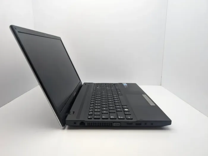 Ноутбук Samsung NP300V5A / 15.6" (1366x768) TN / Intel Core i3-2350M (2 (4) ядра по 2.3 GHz) / 6 GB DDR3 / 1000 GB HDD / nVidia GeForce GT 520MX, 1GB DDR3, 64-bit / WebCam б/в - зображення 5