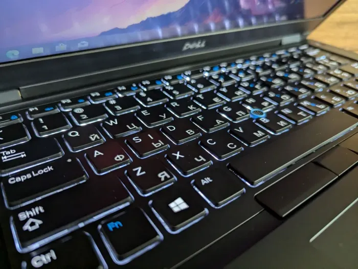 Ультрабук Б-клас Dell Latitude 5480 / 14" (1366x768) TN / Intel Core i5-7200U (2 (4) ядра по 2.5 - 3.1 GHz) / 8 GB DDR4 / 256 GB SSD / Intel HD Graphics 620 / WebCam / HDMI / Windows 10 б/в - зображення 7