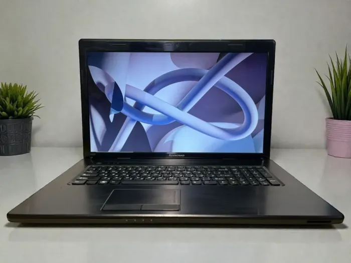 Ноутбук Lenovo G780 / 17.3" (1600x900) TN / Intel Pentium B970 (2 ядра по 2.3 GHz) / 8 GB DDR3 / 128 GB SSD / Intel HD Graphics / WebCam б/в - зображення 2