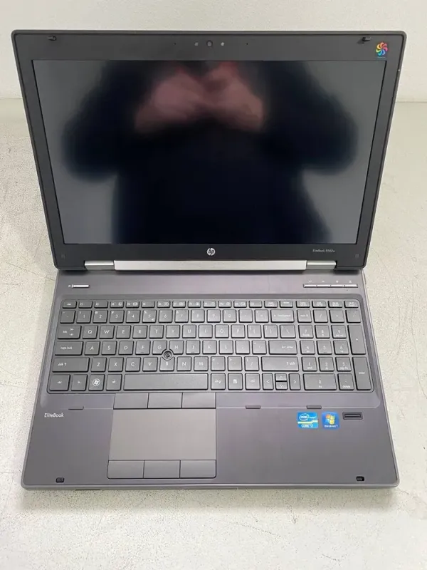 Ноутбук HP EliteBook 8560w / 15.6" (1920x1080) TN / Intel Core i7-2670QM (4 (8) ядра по 2.2 - 3.1 GHz) / 16 GB DDR3 / 240 GB SSD / nVidia Quadro 1000M, 2 GB GDDR3, 128-bit / WebCam / DVD-ROM б/в - зображення 2
