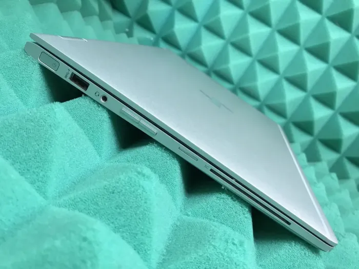 Ноутбук-трансформер HP EliteBook x360 1030 G2 / 13.3" IPS Touch / Core i5-7200U (2(4) ядра по 2.5-3.1 GHz) / 8GB DDR4 / 256GB SSD M.2 / HD Graphics 620 / WebCam / Fingerprint / USB 3.1 / HDMI б/в - зображення 7