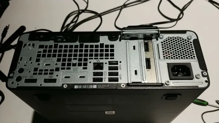 Комп'ютер HP Elitedesk 705 G5 SFF / AMD Ryzen 5 3400G (4(8) ядра по 3.7 - 4.2 GHz) / 16 GB DDR4 / 240 GB SSD+1000 GB HDD / AMD Radeon R7 430, 2 GB GDDR5, 128-bit / Windows б/в - зображення 3