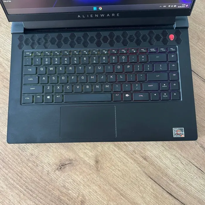 Ігровий ноутбук Dell Alienware m15 R5 / 15.6" (1920x1080) IPS / AMD Ryzen 9 5900HX (8 (16) ядер по 3.3 - 4.6 GHz) / 16 GB DDR4 / 1000 GB SSD NVMe / nVidia GeForce RTX 3070, 8 GB GDDR6, 256-bit / WebCam б/в - зображення 7