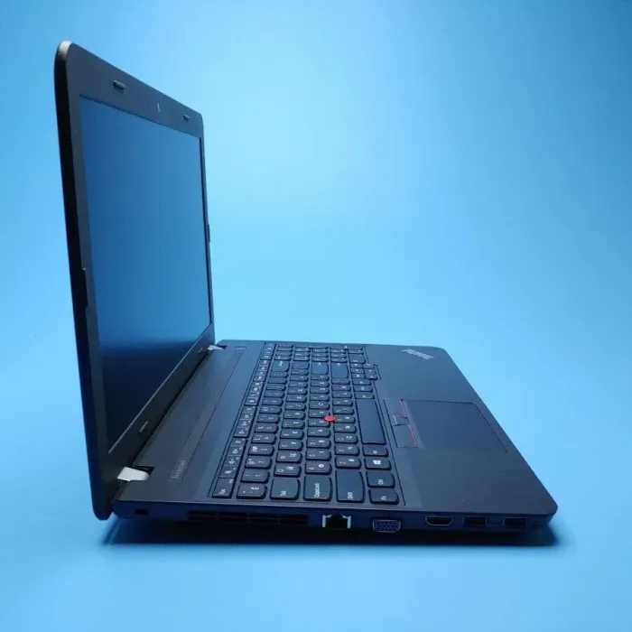 Ноутбук Lenovo ThinkPad E555 / 15.6" (1366x768) TN / AMD A6-7000 (2 ядра по 2.2 - 3.0 GHz) / 8 GB DDR3 / 512 GB SSD / AMD Radeon R4 Graphics / WebCam / DVD-ROM / Win 10 Pro б/в - зображення 4