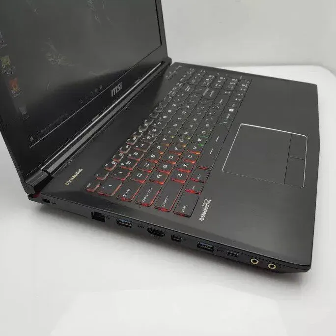 Ігровий ноутбук MSI GE62VR 6RF Apache Pro / 15.6" (1920x1080) IPS / Intel Core i7-6700HQ (4 (8) ядра по 2.6 - 3.5 GHz) / 16 GB DDR4 / 256 GB SSD + 750 GB HDD / nVidia GeForce GTX 1060, 3 GB GDDR5, 192-bit / WebCam / Win 10 Home б/в - зображення 4