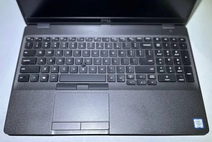 Ноутбук Dell Latitude 5500 / 15.6" (1920x1080) IPS / Intel Core i5-8365U (4 (8) ядра по 1.6 - 4.1 GHz) / 16 GB DDR4 / 256 GB SSD / Intel UHD Graphics 620 / WebCam / Win 11 б/в - зображення 5