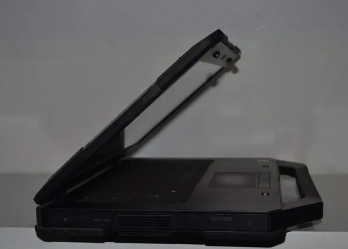 Захищений ноутбук Б-клас Dell Latitude 5414 Rugged / 14" (1366x768) TN / Intel Core i5-6300U (2 (4) ядра по 2.4 - 3.0 GHz) / 16 GB DDR4 / 256 GB SSD / Intel HD Graphics 520 / WebCam / Windows 11 Pro б/в - зображення 7