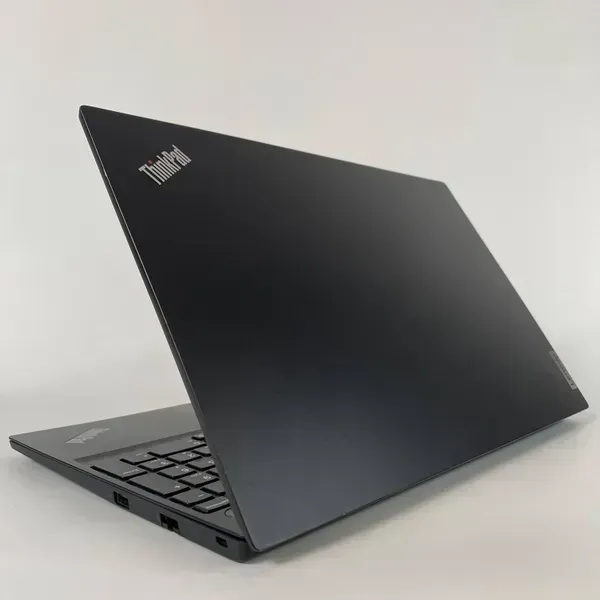 Ноутбук Б-класу Lenovo ThinkPad E15 Gen 3 / 15.6" (1920x1080) IPS / AMD Ryzen 5 5500U (6 (12) ядер по 2.1 - 4.0 GHz) / 16 GB DDR4 / 256 GB SSD / AMD Radeon Graphics 448SP / WebCam / HDMI б/в - зображення 6