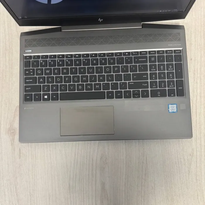 Ноутбук HP ZBook 15v G5 / 15.6" (1920x1080) IPS / Intel Core i5-8300H (4 (8) ядра по 2.3 - 4.0 GHz) / 16 GB DDR4 / 256 GB SSD M.2 / Intel UHD Graphics 630 / WebCam б/в - зображення 3