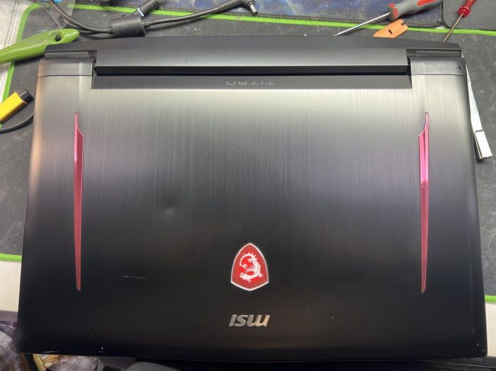 Ігровий ноутбук Б-класу MSI Titan GT73VR 7RF MS-17A1 / 17.3" (1920x1080) IPS / Intel Core i7-7820HK (4 (8) ядра по 2.9 - 3.9 GHz) / 16 GB DDR4 / 960 GB SSD / nVidia GeForce GTX 1080, 8 GB GDDR5, 256-bit / WebCam б/в - изображение 6