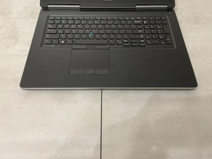 Мобільна робоча станція Dell Precision 7720 / 17,3" (1920x1080) IPS / Intel Core i7-6820HQ (4 (8) ядра по 2,7 - 3,6 ГГц) / 16 ГБ DDR4 / 256 ГБ SSD + 1000 ГБ HDD / nVidia Quadro P3000, 6 ГБ GDDR5, 192-біт / WebCam б/в - зображення 4