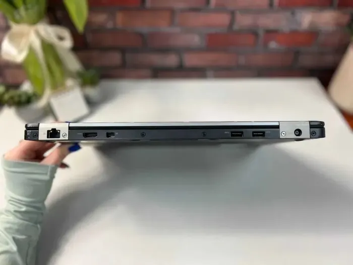 Ультрабук Dell Latitude E7470 / 14" (1920x1080) IPS / Intel Core i5-6300U (2 (4) ядра по 2.4 - 3.0 GHz) / 8 GB DDR4 / 256 GB SSD M.2 / Intel HD Graphics 520 / WebCam / Win 10 Pro б/в - зображення 5