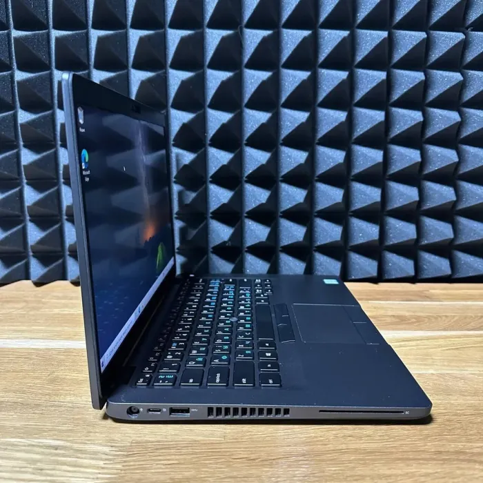 Ультрабук Dell Latitude 5400 / 14" (1920x1080) IPS / Intel Core i5-8265U (4 (8) ядра по 1.6 - 3.9 GHz) / 8 GB DDR4 / 256 GB SSD / Intel UHD Graphics / WebCam б/в - зображення 3