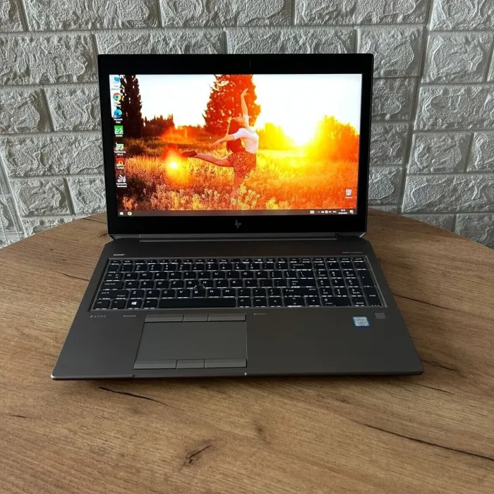 Мобільна робоча станція HP ZBook 15 G5 / 15.6" (1920x1080) IPS / Intel Core i7-8750H (6 (12) ядер по 2.2 - 4.1 GHz) / 32 GB DDR4 / 256 GB SSD / nVidia Quadro P2000, 4 GB GDDR5, 128-bit / WebCam б/в - зображення 2