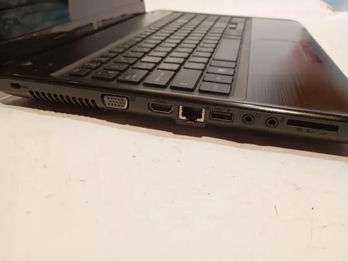 Ноутбук Б-клас LG S525 / 15.6" (1366x768) TN / Intel Pentium B950 (2 ядра по 2.1 GHz) / 8 GB DDR3 / 500 GB HDD / Intel HD Graphics / WebCam / АКБ не бере заряд б/в - зображення 5