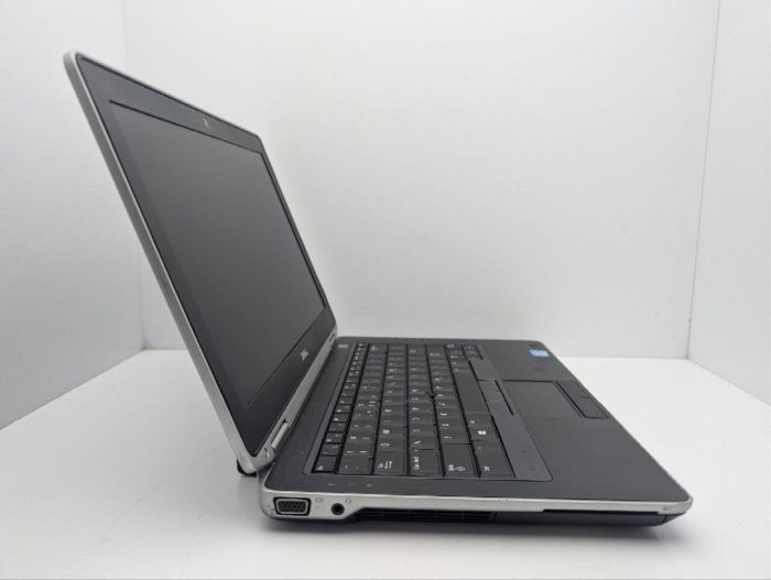 Ноутбук Dell Latitude E6330 / 13.3" (1366x768) TN / Intel Core i5-3320M (2 (4) ядра по 2.6 - 3.3 GHz) / 8 GB DDR3 / 500 GB HDD / Intel HD Graphics 4000 / DVD-ROM б/в - зображення 4