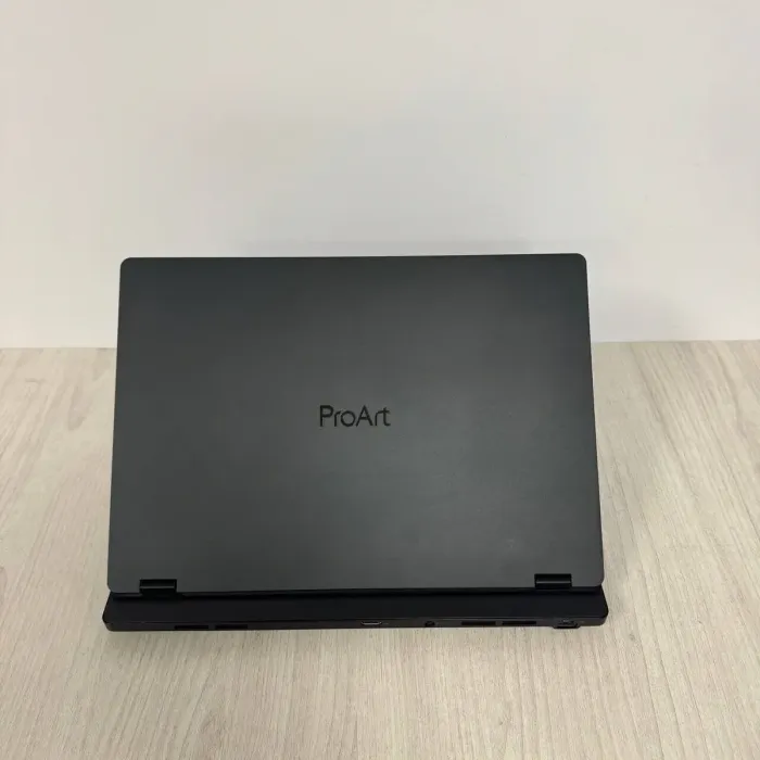 Ігровий ноутбук Asus ProArt Studiobook / 16" (2560x1600) OLED Touch / Intel Core i9-13980HX (24 (32) ядра по 2,2 - 5,5 ГГц) / 16 ГБ DDR5 / 512 ГБ SSD NVMe / nVidia Quadro RTX 3000, 6 ГБ GDDR6, 192-bit / WebCam б/в - зображення 8