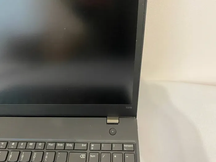 Ультрабук Б-клас Lenovo ThinkPad T570 / 15.6" (1920x1080) IPS / Intel Core i5-7300U (2 (4) ядра по 2.6 - 3.5 GHz) / 8 GB DDR4 / 240 GB SSD / Intel HD Graphics 620 / WebCam б/в - зображення 6