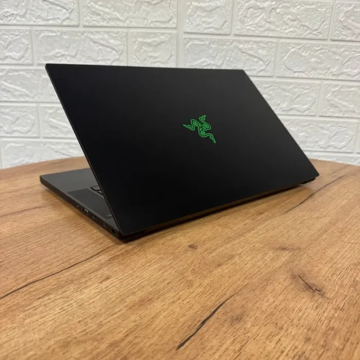 Ігровий ноутбук Б-клас Razer Blade 15 RZ09-0300 / 15.6" (1920x1080) IPS / Intel Core i7-9750H (6 (12) ядер по 2.6 - 4.5 GHz) / 16 GB DDR4 / 120 GB SSD + 1000 GB HDD / nVidia GeForce GTX 1660 Ti, 6 GB GDDR6, 192-bit / WebCam б/в - зображення 6