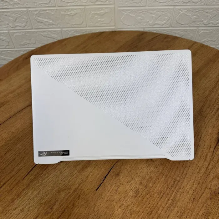 Ігровий ультрабук Asus ROG Zephyrus G14 GA401IV / 14" (1920x1080) IPS / AMD Ryzen 9 4900HS (8 (16) ядер по 3.0 - 4.3 GHz) / 16 GB DDR4 / 512 GB SSD NVMe / nVidia GeForce RTX 2060 Max-Q, 6 GB GDDR6, 192-bit б/в - зображення 3