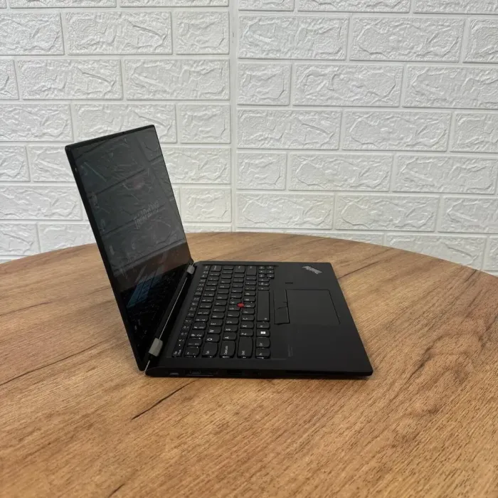 Ультрабук-трансформер Б-клас Lenovo ThinkPad X13 Yoga Gen 1 / 13.3" (1920x1080) IPS Touch / Intel Core i7-10510U (4 (8) ядра по 1.8 - 4.9 GHz) / 16 GB DDR4 / 250 GB SSD NVMe / Intel UHD Graphics / WebCam б/в - зображення 4