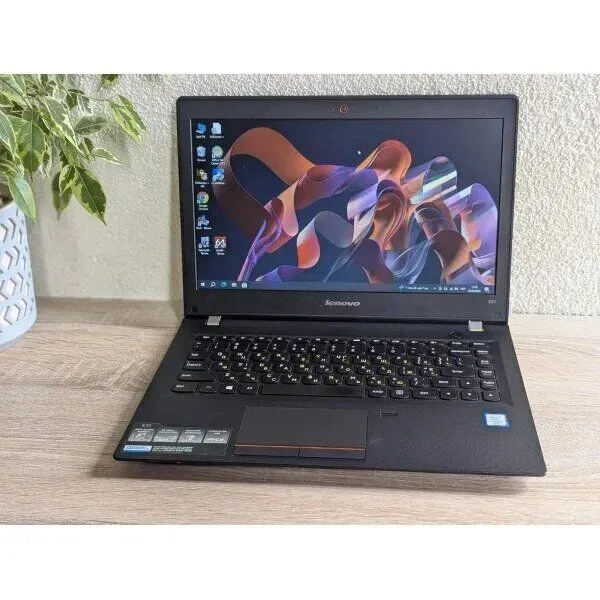 Ноутбук Б-клас Lenovo E31-80 / 13.3" (1366x768) TN / Intel Core i5-6200U (2 (4) ядра по 2.3 - 2.8 GHz) / 8 GB DDR3 / 128 GB SSD / Intel HD Graphics 520 / WebCam б/в - зображення 2