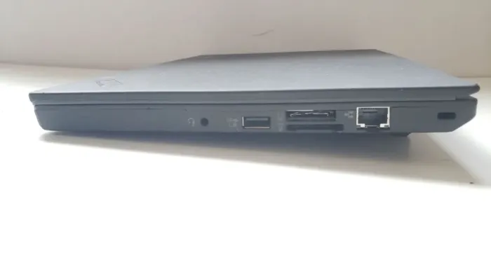 Нетбук Lenovo ThinkPad X240 / 12,5" (1366x768) TN / Intel Core i7-4600U (2 (4) ядра по 2,1 - 3,3 ГГц) / 8 ГБ DDR3 / 500 ГБ SSD / Intel HD Graphics 4400 / Веб-камера / Два АКБ б/в - зображення 5