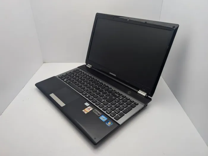 Ноутбук Samsung NP350V5C / 15.6" (1366x768) TN / Intel Core i7-2670QM (4 (8) ядра по 2.2 - 3.1 GHz) / 8 GB DDR3 / 500 GB HDD / nVidia GeForce GT 540M, 1 GB DDR3, 64-bit / WebCam б/в - зображення 4