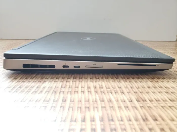 Мобільна робоча станція Dell Precision 7540 / 15.6" (1920x1080) IPS / Intel Core i7-9850H (6 (12) ядер по 2.6 - 4.6 GHz) / 32 GB DDR4 / 128 GB SSD + 512 GB SSD / nVidia Quadro T1000, 4 GB GDDR6, 128-bit / WebCam б/в - зображення 4