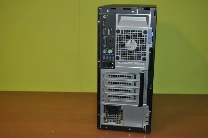 Комп'ютер Dell OptiPlex 7040 Tower / Intel Core i5-6500 (4 ядра по 3,2-3,6 ГГц) / 32 ГБ DDR4 / 500 ГБ SSD / Intel HD Graphics 530 / DVD-ROM б/в - зображення 5
