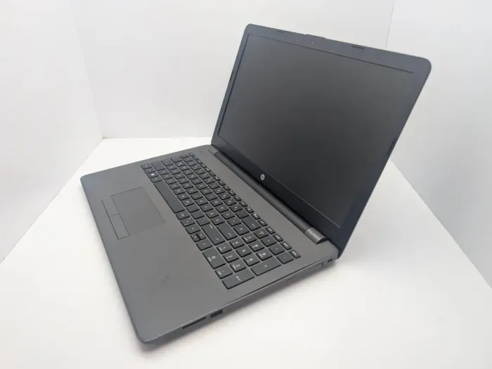 Ноутбук HP Pavilion 255 G6 / 15.6" (1366x768) TN / AMD E2-9000e (2 ядра по 1.5 - 2.0 GHz) / 4 GB DDR4 / 256 GB SSD / AMD Radeon R2 Graphics / WebCam б/в - зображення 4