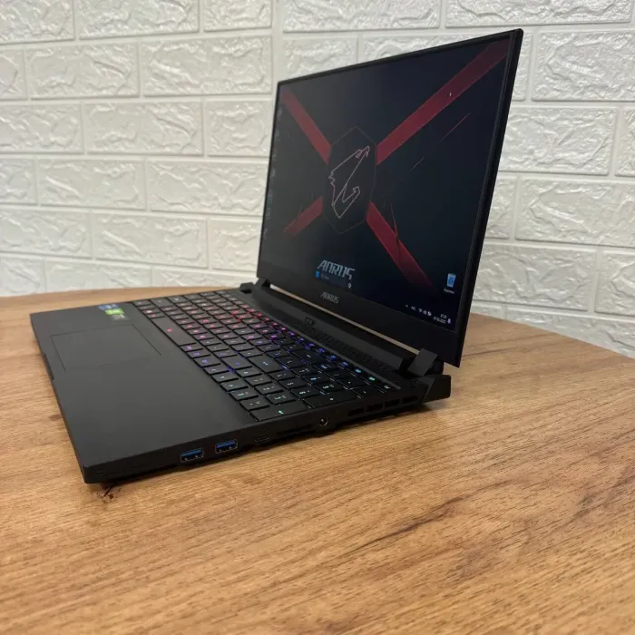 Ігровий ноутбук Б-клас Gigabyte Aorus 15P YD / 15.6" (1920x1080) IPS / Intel Core i7-11800H (8 (16) ядер по 2.3 - 4.6 GHz) / 32 GB DDR4 / 1000 GB SSD / nVidia GeForce RTX 3080, 16 GB GDDR6, 256-bit / WebCam б/в - зображення 5