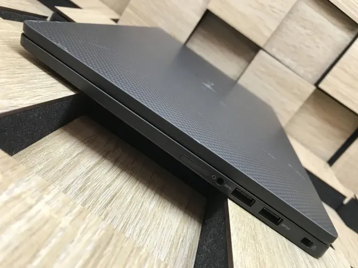 Ультрабук Б-клас Dell Latitude 7410 / 14" (1920x1080) IPS / Intel Core i5-10210U (4 (8) ядра по 1.6 - 4.2 GHz) / 8 GB DDR4 / 256 GB SSD M.2 / Intel UHD Graphics / WebCam / USB 3.2 / HDMI / Windows 10 б/в - зображення 6