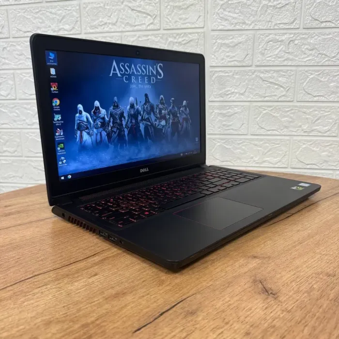 Ігровий ноутбук Б-клас Dell Inspiron 15 5577 / 15.6" (1920x1080) TN / Intel Core i7-7700HQ (4 (8) ядра по 2.8 - 3.8 GHz) / 16 GB DDR4 / 500 GB SSD / nVidia GeForce GTX 1050, 4 GB GDDR5, 128-bit / WebCam б/в - зображення 4