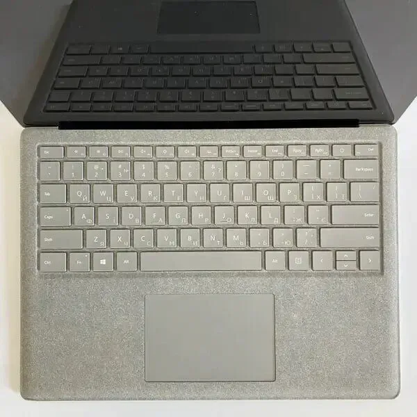 Ультрабук Б-клас Microsoft Surface Laptop 2 / 13.5" (2256x1504) IPS Touch / Intel Core i5-8350U (4 (8) ядра по 1.7 - 3.6 GHz) / 8 GB DDR3 / 256 GB SSD / Intel UHD Graphics 620 / WebCam б/в - зображення 3