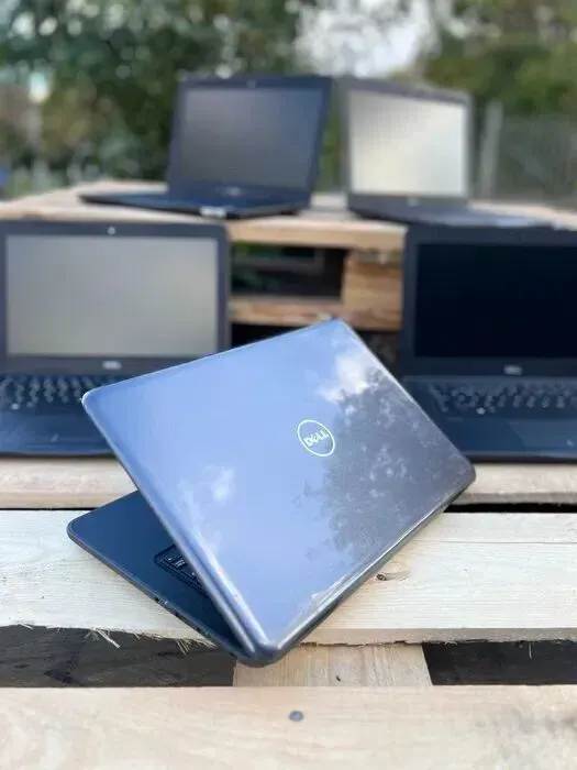 Ультрабук Dell Latitude 3380 / 13.3" (1366x768) TN / Intel Core i3-6006U (2 (4) ядра по 2.0) / 8 GB DDR4 / 128 GB SSD / Intel HD Graphics 520 / WebCam / Win 10 Pro б/в - зображення 6