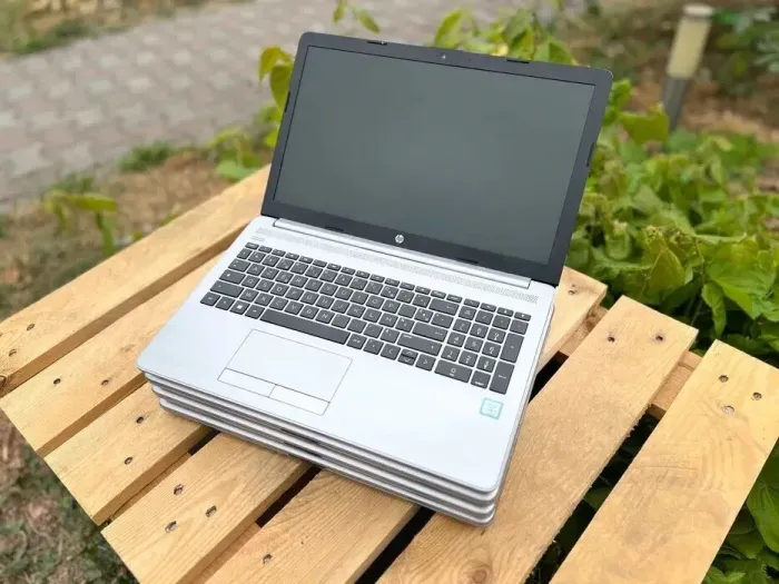 Ноутбук HP 250 G7 / 15.6" (1366x768) TN / Intel Core i3-7100U (2 (4) ядра по 2.4 GHz) / 8 GB DDR4 / 256 GB SSD M.2 / Intel HD Graphics 620 / WebCam б/в - зображення 6