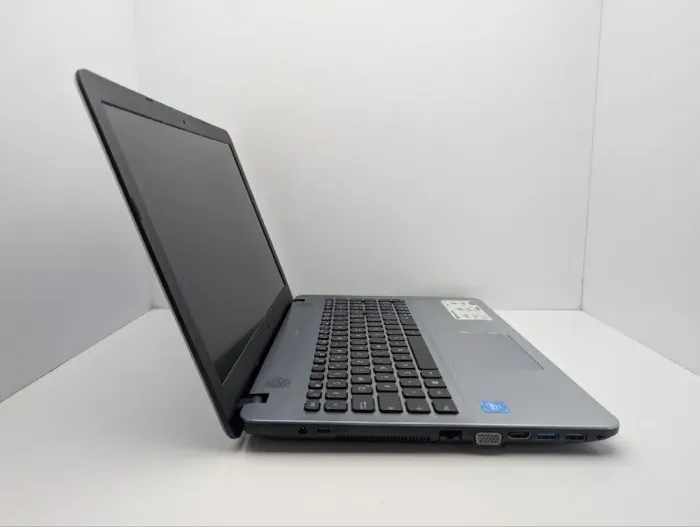 Ноутбук Asus F541S / 15.6" (1366x768) TN / Intel Celeron N3060 (2 ядра по 1.6 - 2.48 GHz) / 4 GB DDR3 / 120 GB SSD / Intel HD Graphics 400 / WebCam / DVD-ROM б/в - зображення 4