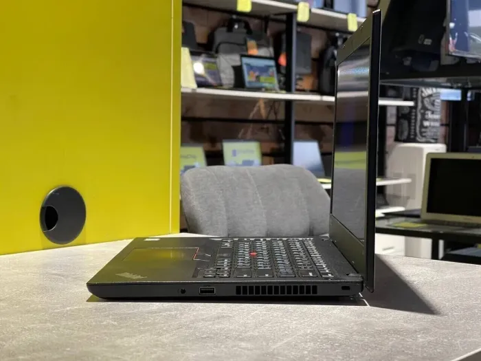 Ультрабук Lenovo ThinkPad L480 / 14" (1920x1080) IPS / Intel Core i3-8130U (2 (4) ядра по 2.2 - 3.4 GHz) / 8 GB DDR4 / 120 GB SSD / Intel UHD Graphics 620 / WebCam б/в - зображення 4