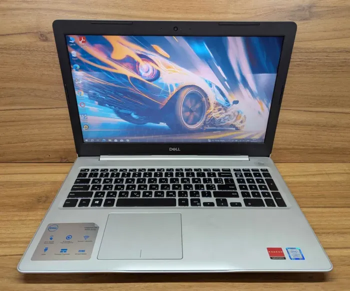 Ноутбук Dell Inspiron 5570 / 15.6" (1920x1080) IPS Touch / Intel Core i7-8550U (4 (8) ядра по 1.8 - 4.0 GHz) / 16 GB DDR4 / 512 GB SSD / AMD Radeon 530, 2 GB GDDR5, 64-bit / WebCam / Windows 10 б/в - зображення 2