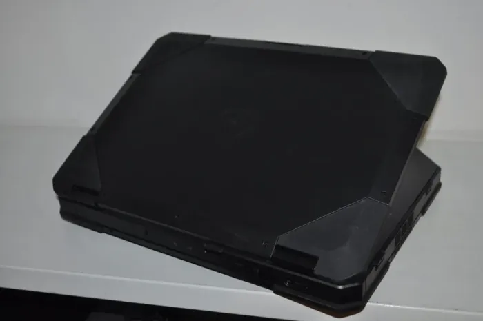 Захищений ноутбук Dell Latitude 5414 Rugged / 14" (1920x1080) TN / Intel Core i7-6600U (2(4) ядра по 2.6 - 3.4 GHz) /  16 GB DDR4 / 240 GB SSD / AMD Radeon R7 M360, 2 GB GDDR3, 64-bit / WebCam / Wi-Fi / Bluetooth / Windows 11 Pro + Блок живлення 130W б/в - зображення 13