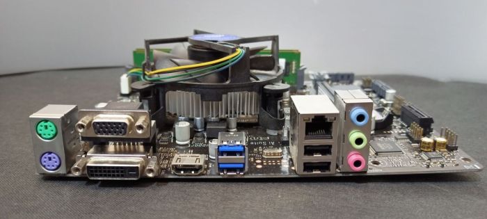 Комплект: материнська плата Asus Prime H310M-R R2.0 / LGA1151 / Intel Core i3-8100 (4 ядра по 3.6 GHz) / 8 GB DDR4 / Intel UHD Graphics 630 + Кулер б/в - зображення 3