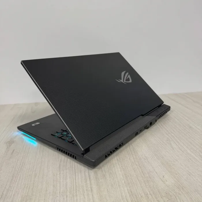 Ігровий ноутбук Б-класу Asus ROG Strix SCAR 17 G731QR / 17,3" (1920x1080) IPS / AMD Ryzen 9 5900HX (8 (16) ядер по 3,3 - 4,6 ГГц) / 24 ГБ DDR4 / 1000 ГБ SSD / nVidia GeForce RTX 3070, 8 ГБ GDDR6, 256-біт б/в - зображення 6