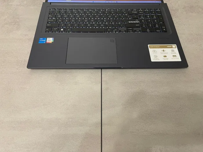 Ноутбук Asus Vivobook K1703Z / 17.3" (1920x1080) IPS / Intel Core i5-12500H (12 (16) ядер по 3.3 - 4.5 GHz) / 12 GB DDR4 / 256 GB SSD M.2 / Intel Iris Xe Graphics / WebCam / Fingerprint б/в - зображення 4