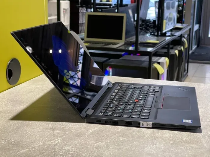 Ультрабук-трансформер Lenovo ThinkPad X390 Yoga / 13.3" (1920x1080) IPS Touch / Intel Core i5-8250U (4 (8) ядра по 1.6 - 3.4 GHz) / 8 GB DDR4 / 240 GB SSD / Intel UHD Graphics / WebCam б/в - зображення 3