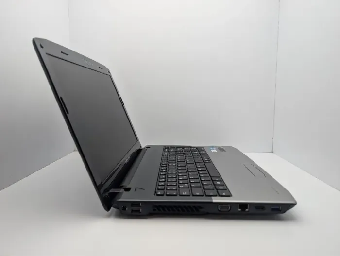 Ноутбук Medion Akoya P6812 / 15.6" (1366x768) TN / Intel Core i3-2330M (2 (4) ядра по 2.2 GHz) / 6 GB DDR3 / 750 GB HDD / nVidia GeForce GT 555M, 1 GB GDDR3, 128-bit / WebCam / АКБ не тримає б/в - зображення 4