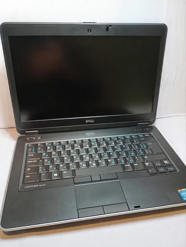 Ноутбук Б-клас Dell Latitude E6440 / 14" (1366x768) TN / Intel Core i5-4300M (2 (4) ядра по 2.6 - 3.3 GHz) / 8 GB DDR3 / 120 GB SSD / Intel HD Graphic 4600 / WebCam / DVD-RW + АКБ не бере заряд б/в - зображення 3